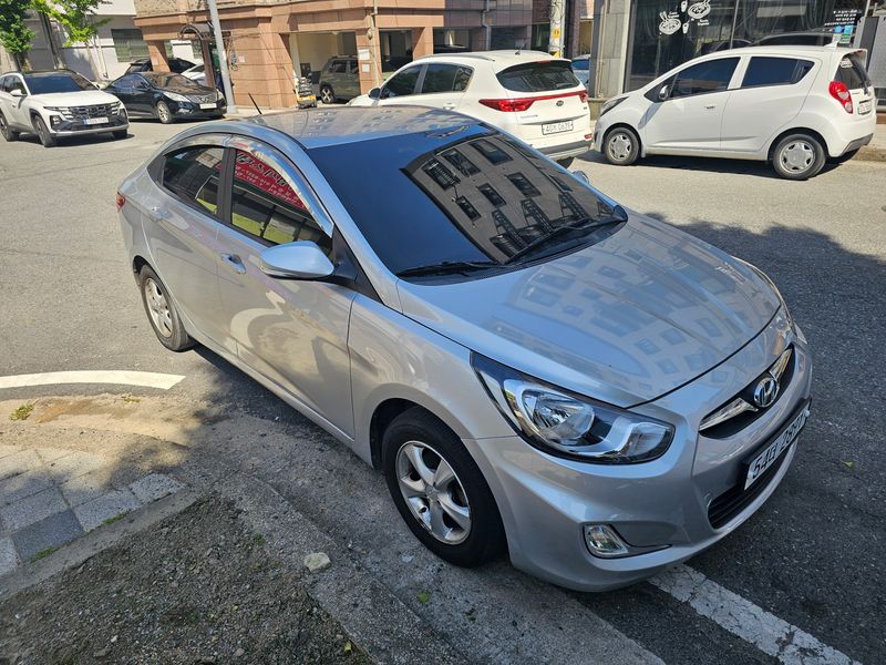 2012 Hyundai Accent Diesel 1.6 VGT Premium photo 2