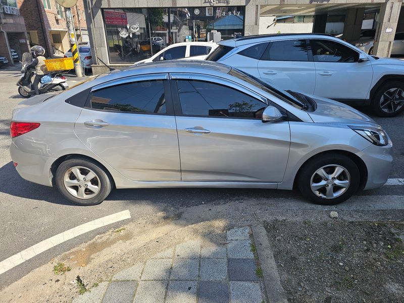 2012 Hyundai Accent Diesel 1.6 VGT Premium photo 3