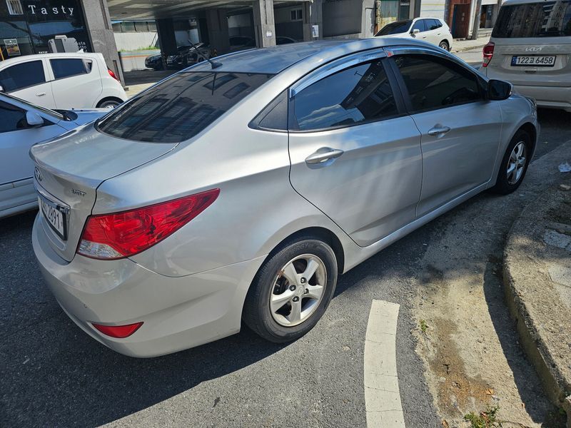 2012 Hyundai Accent Diesel 1.6 VGT Premium photo 4