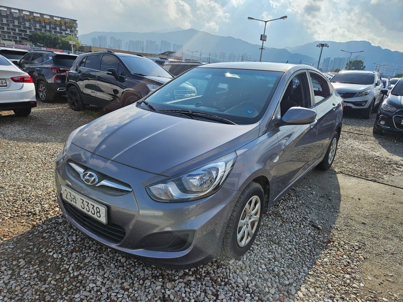 2015 Hyundai Accent Diesel 1.6 VGT Style photo 2