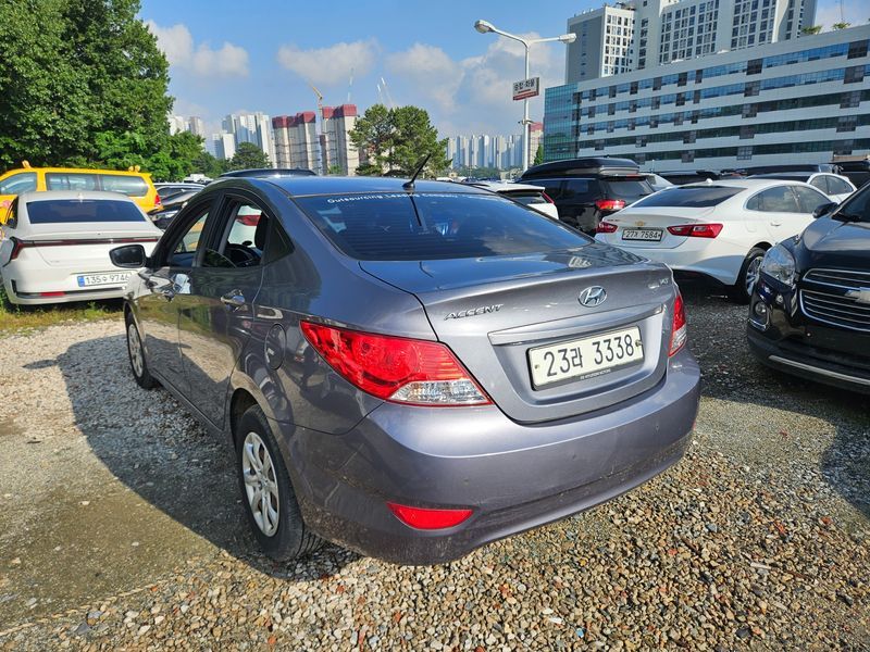 2015 Hyundai Accent Diesel 1.6 VGT Style photo 3