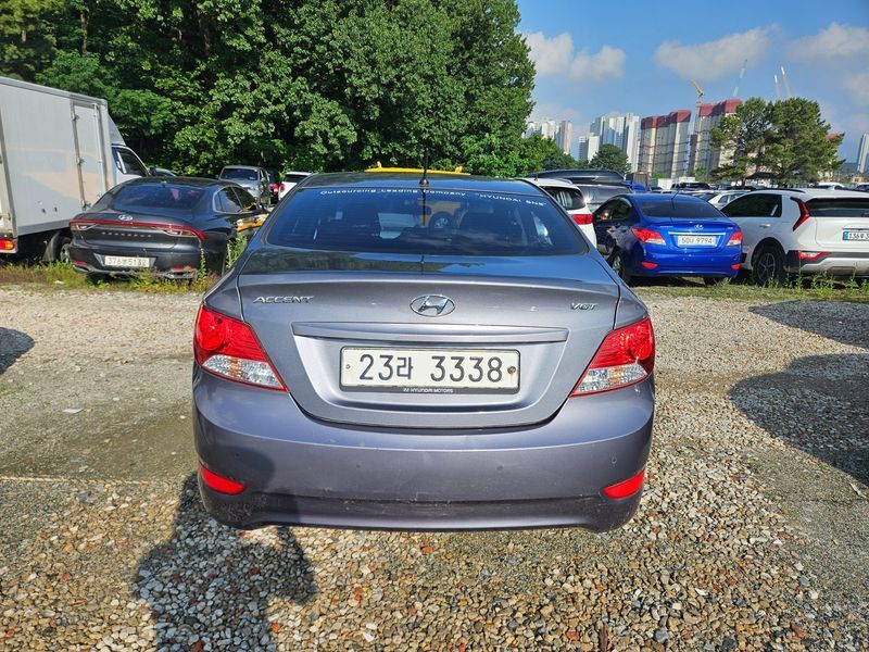 2015 Hyundai Accent Diesel 1.6 VGT Style photo 4