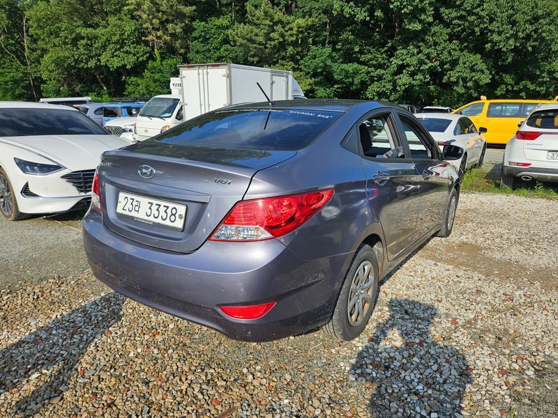 2015 Hyundai Accent Diesel 1.6 VGT Style photo 5