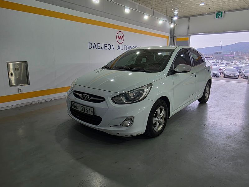 2012 Hyundai Accent Diesel 1.6 VGT Premier photo 2