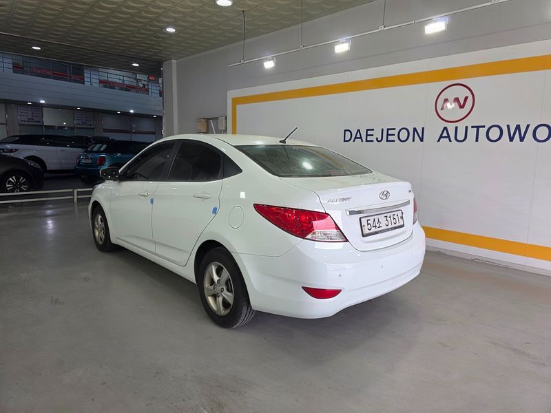 2012 Hyundai Accent Diesel 1.6 VGT Premier photo 3