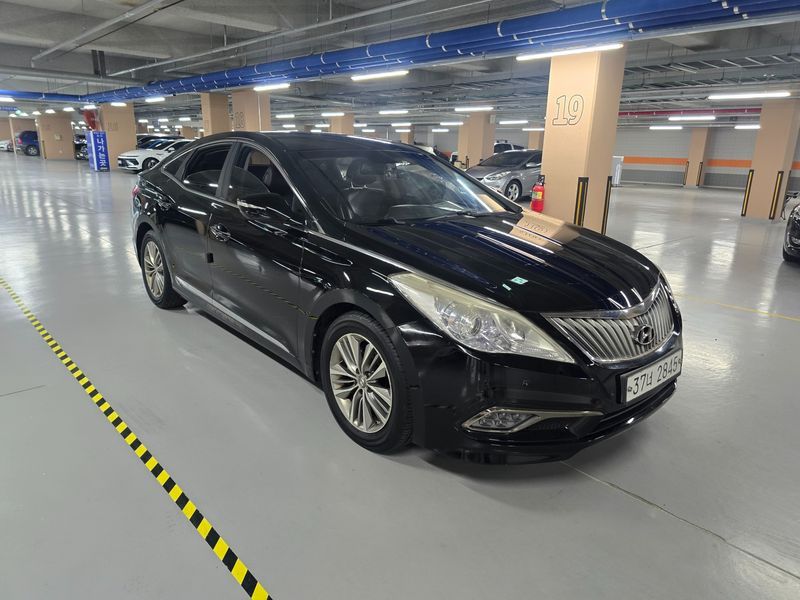 2015 Hyundai Grandeur HG240 Modern photo 2