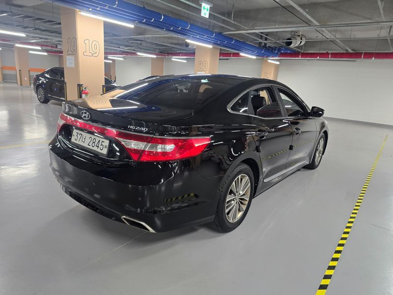 2015 Hyundai Grandeur HG240 Modern photo 3