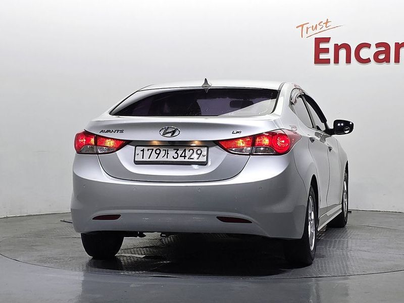 2013 Hyundai Avante LPI M16 Style photo 4