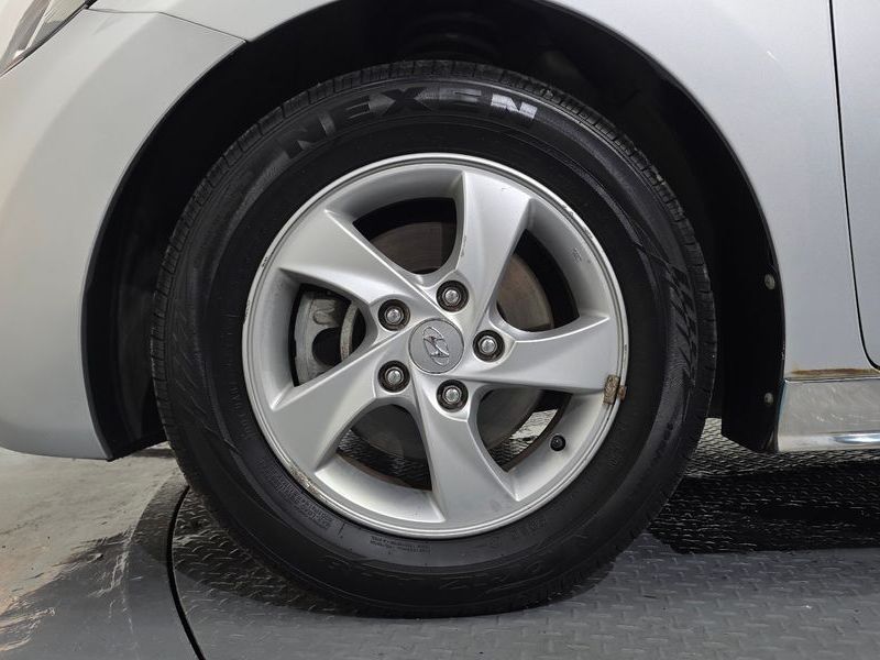 2013 Hyundai Avante LPI M16 Style photo 5