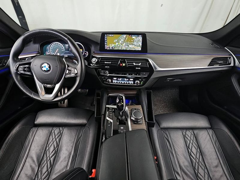 2018 BMW 5 Series 530i M Sport Package Plus photo 7