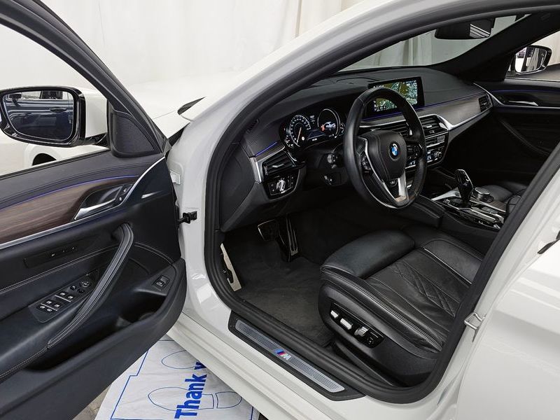 2018 BMW 5 Series 530i M Sport Package Plus photo 10