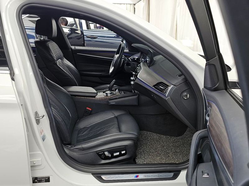 2018 BMW 5 Series 530i M Sport Package Plus photo 11