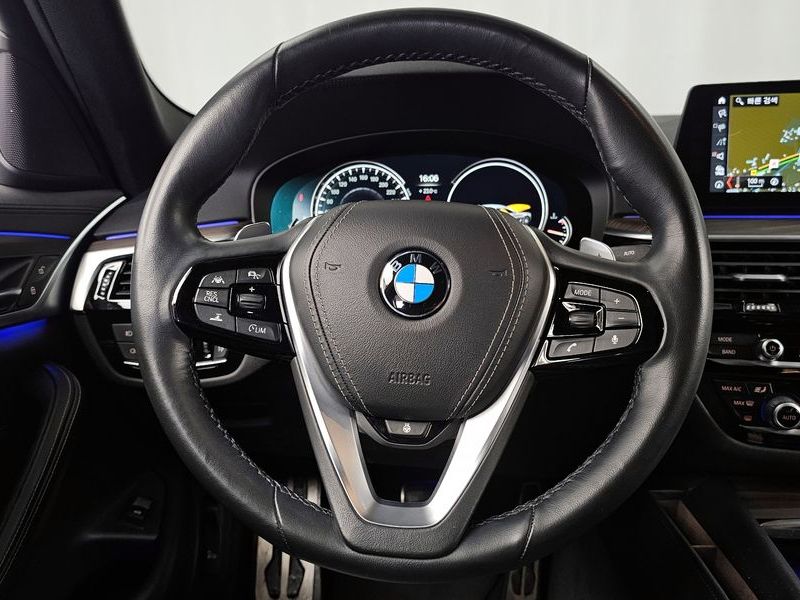 2018 BMW 5 Series 530i M Sport Package Plus photo 13