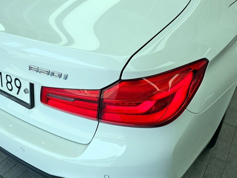 2018 BMW 5 Series 530i M Sport Package Plus photo 23