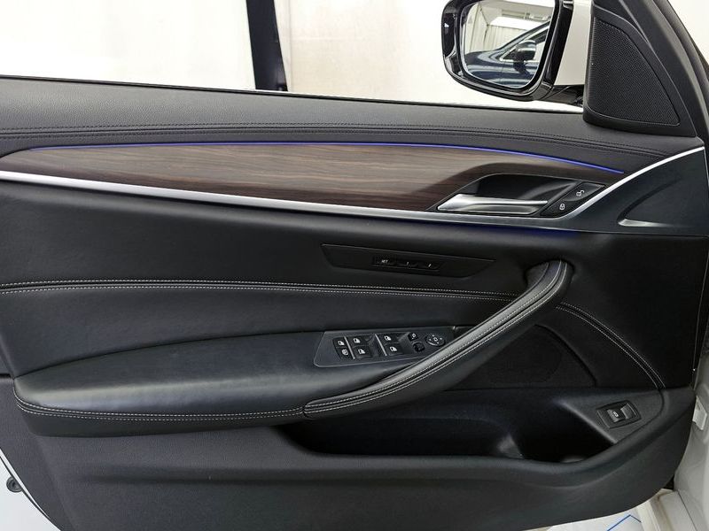 2018 BMW 5 Series 530i M Sport Package Plus photo 24