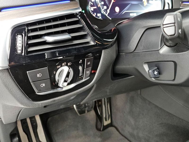 2018 BMW 5 Series 530i M Sport Package Plus photo 27