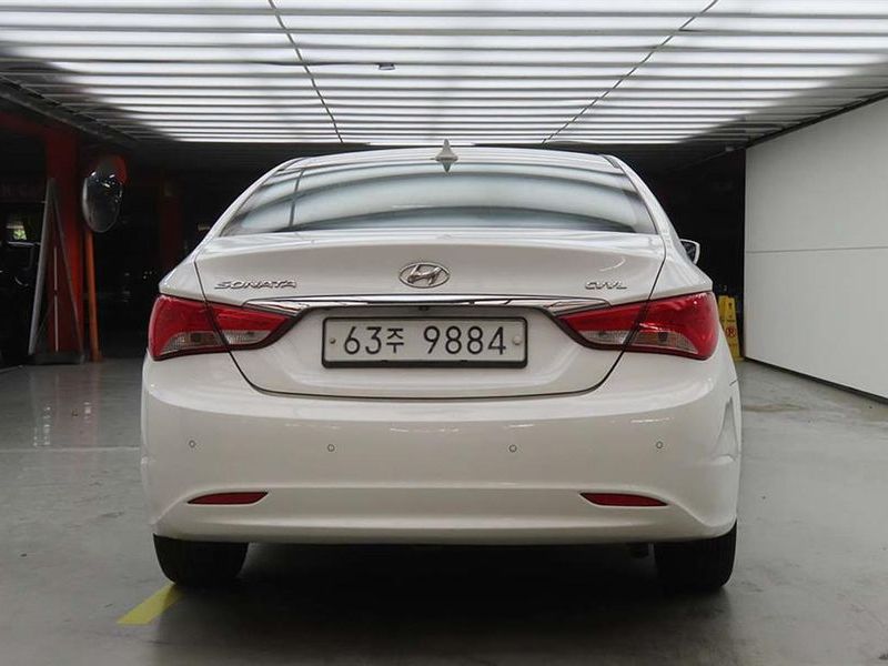 2013 Hyundai Sonata CVVL Modern photo 3