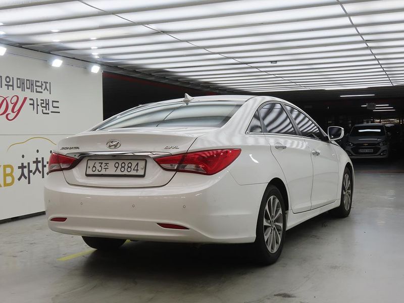 2013 Hyundai Sonata CVVL Modern photo 4