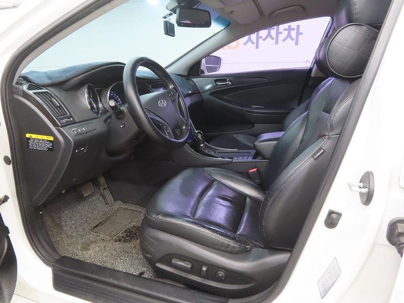 2013 Hyundai Sonata CVVL Modern photo 5