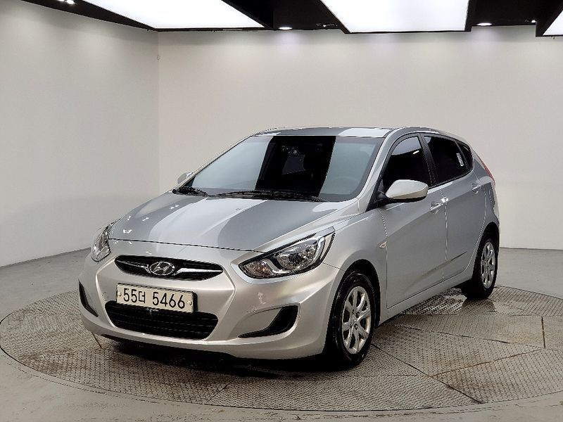 2014 Hyundai Accent Diesel WIT 1.6 VGT Smart photo 2