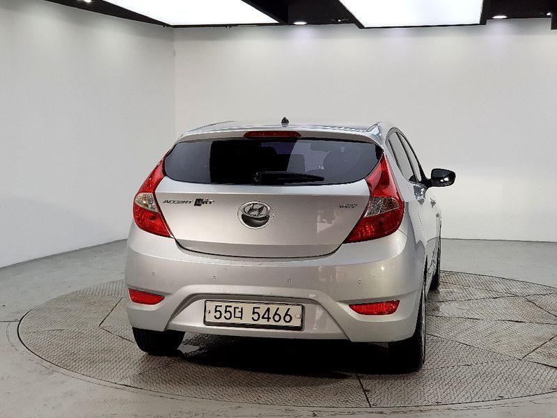 2014 Hyundai Accent Diesel WIT 1.6 VGT Smart photo 3