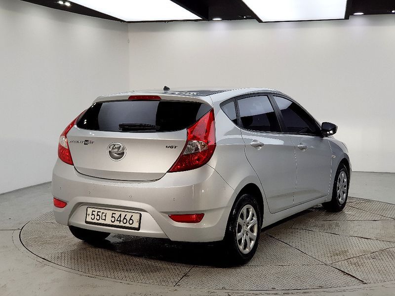 2014 Hyundai Accent Diesel WIT 1.6 VGT Smart photo 4