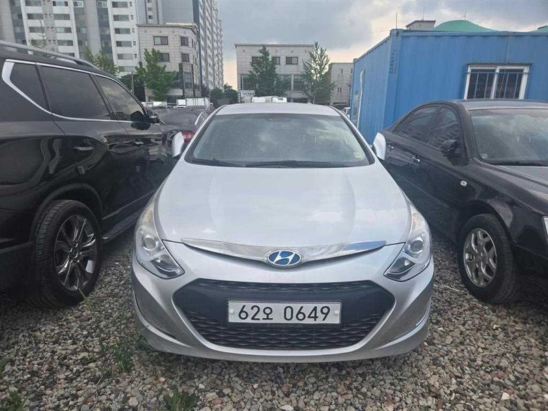 2012 Hyundai Sonata 2.0 Royal photo 2