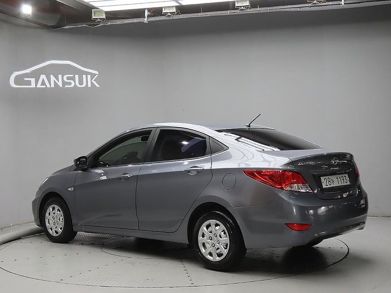 2014 Hyundai Accent Diesel 1.6 VGT Smart photo 3