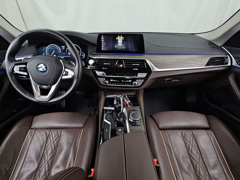 2019 BMW 5 Series 530i xDrive Luxury Plus photo 7