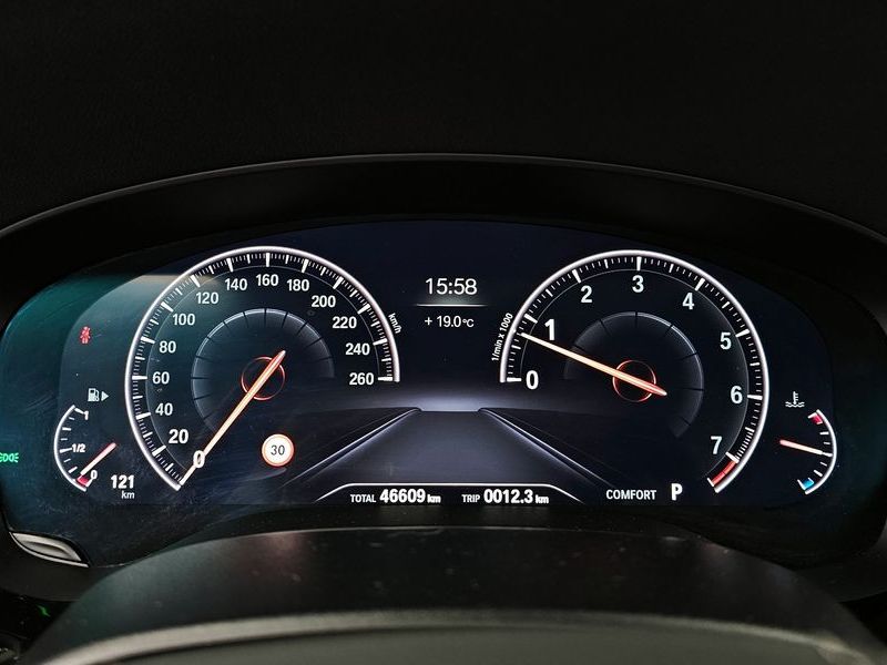 2019 BMW 5 Series 530i xDrive Luxury Plus photo 8