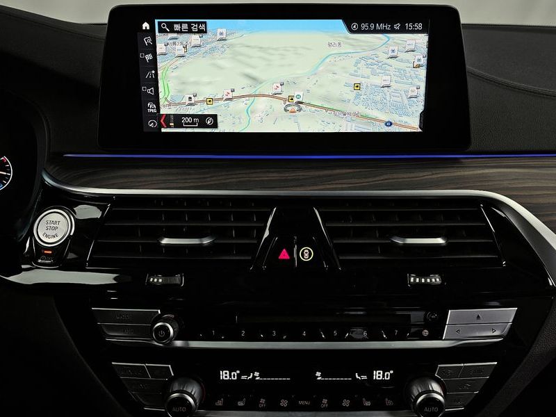 2019 BMW 5 Series 530i xDrive Luxury Plus photo 14