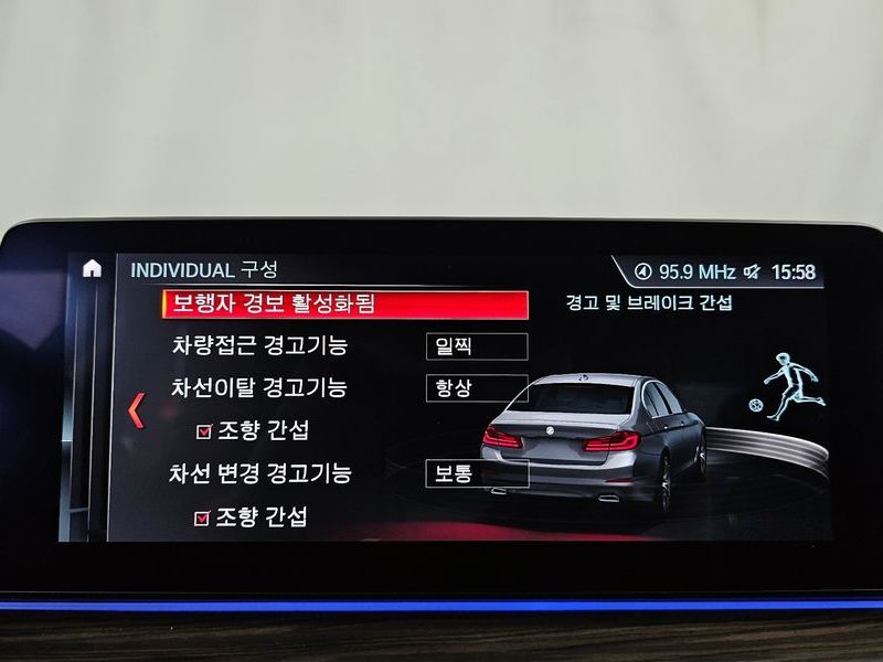 2019 BMW 5 Series 530i xDrive Luxury Plus photo 16