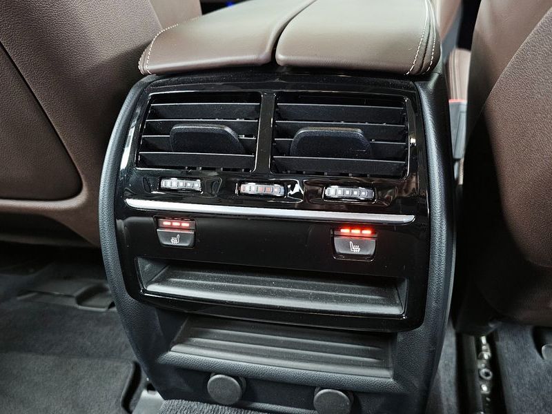 2019 BMW 5 Series 530i xDrive Luxury Plus photo 19