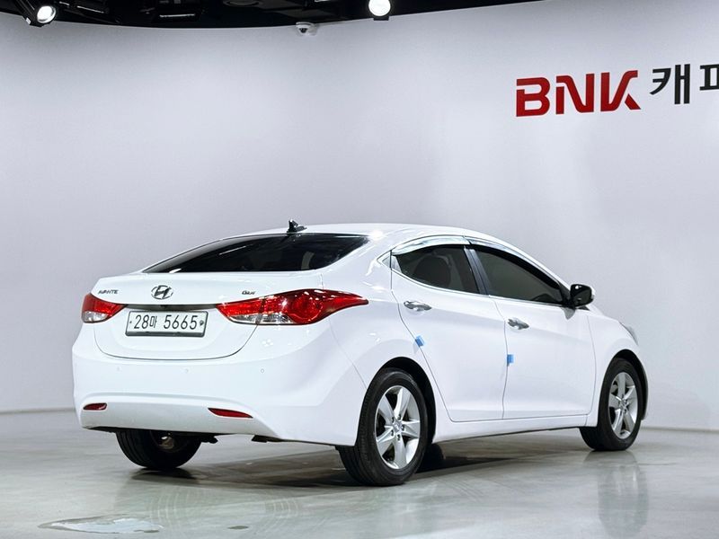 2013 Hyundai Avante M16 GDI Modern photo 2