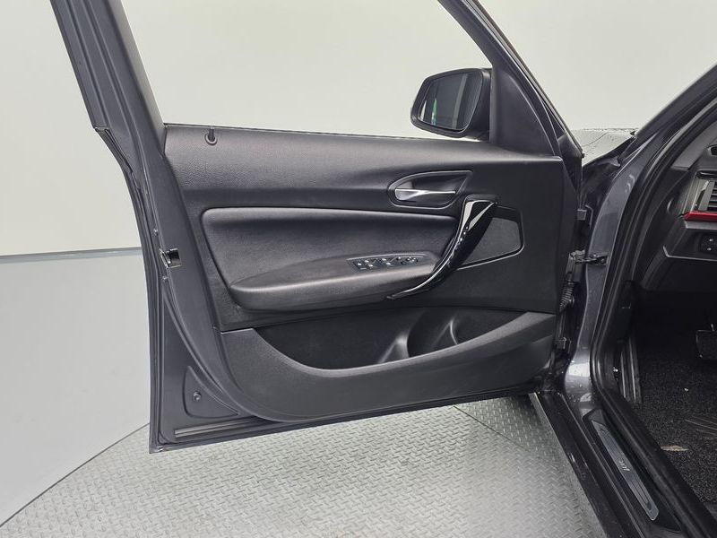2017 BMW 1시리즈 118d Sport 5Door photo 24