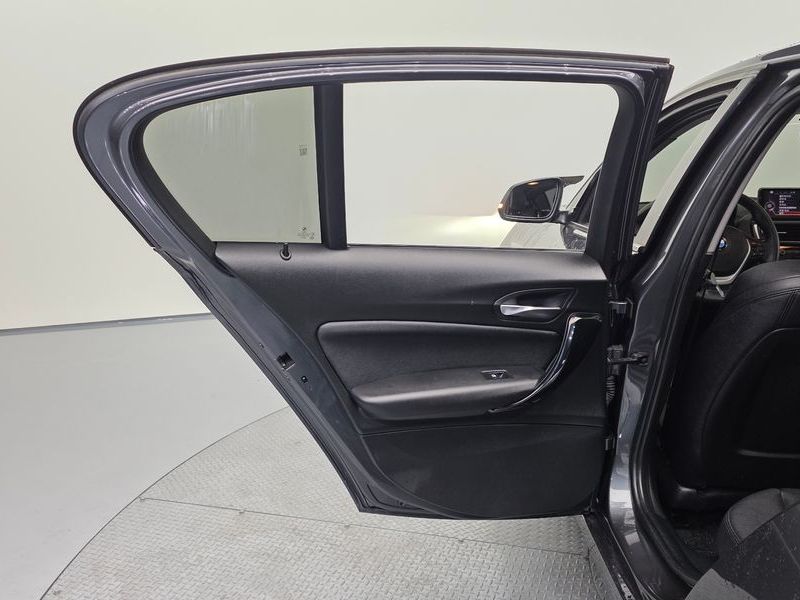 2017 BMW 1시리즈 118d Sport 5Door photo 25