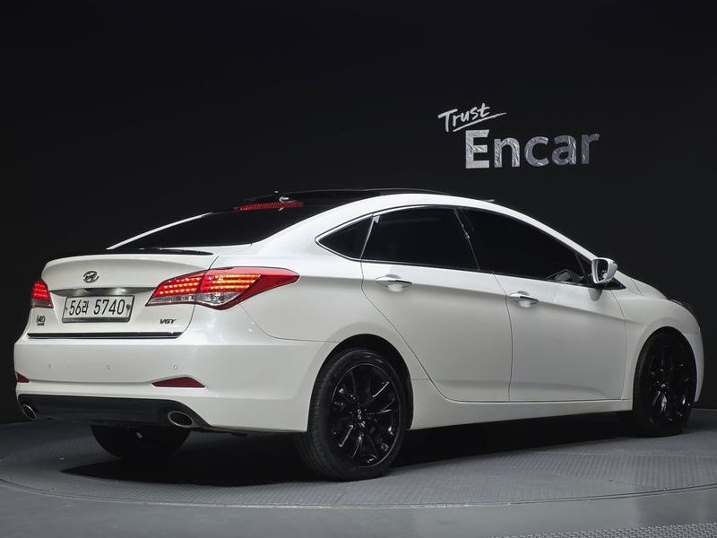 2013 Hyundai i40 1.7 VGT Modern photo 2