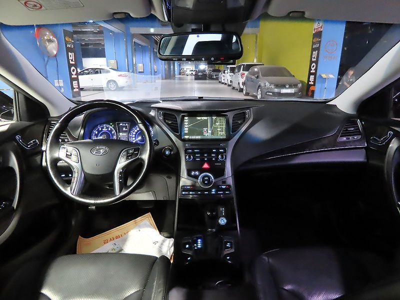 2015 Hyundai Grandeur HG240 Modern photo 5