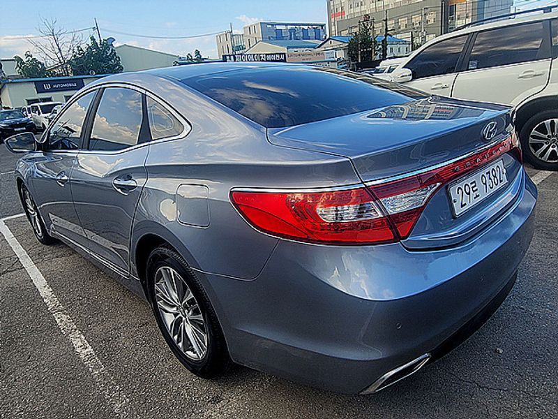 2015 Hyundai Grandeur HG220 Diesel Modern photo 2
