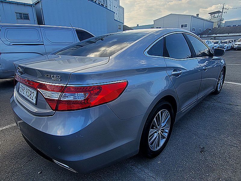 2015 Hyundai Grandeur HG220 Diesel Modern photo 3