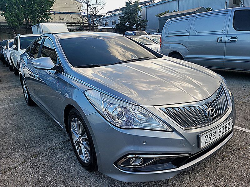 2015 Hyundai Grandeur HG220 Diesel Modern photo 4