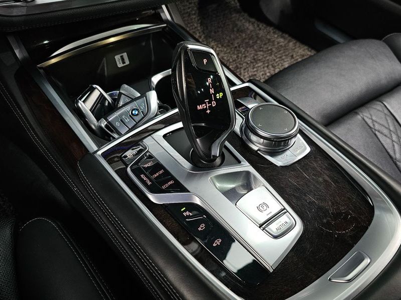 2016 BMW 7 Series 730Ld xDrive photo 9