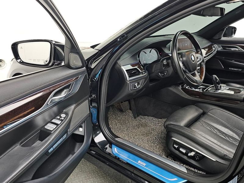 2016 BMW 7 Series 730Ld xDrive photo 10