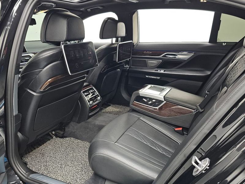 2016 BMW 7 Series 730Ld xDrive photo 12