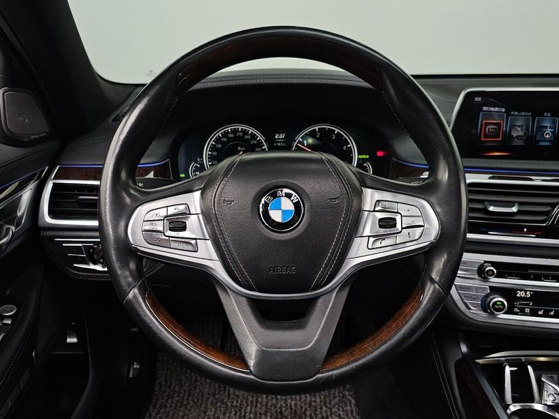 2016 BMW 7 Series 730Ld xDrive photo 13