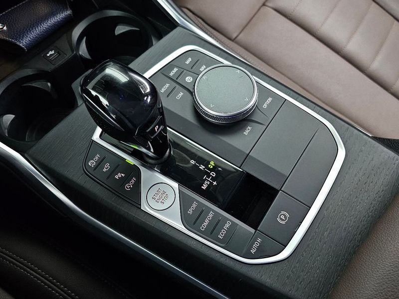 2021 BMW 3 Series 320i Luxury photo 9