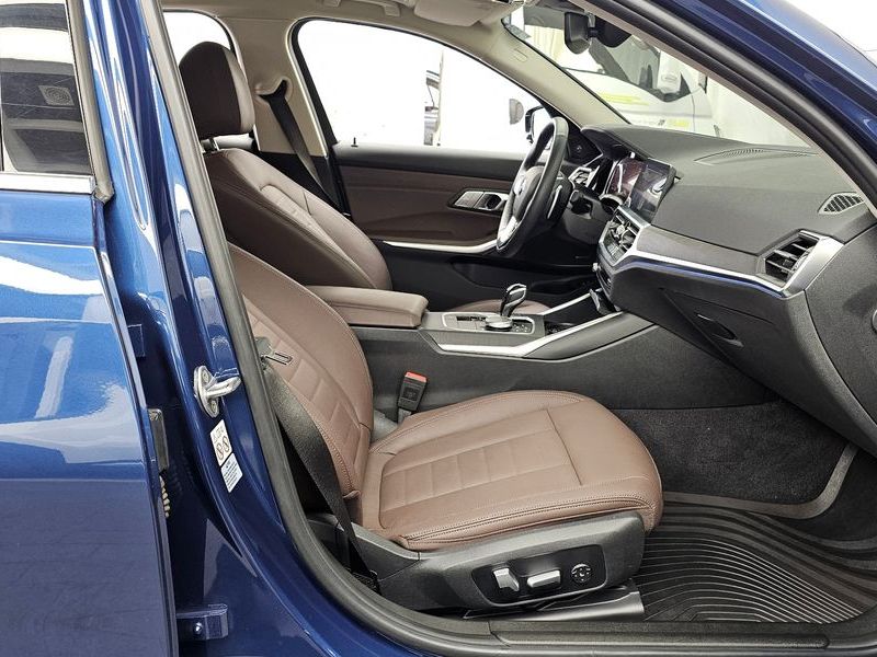 2021 BMW 3 Series 320i Luxury photo 11