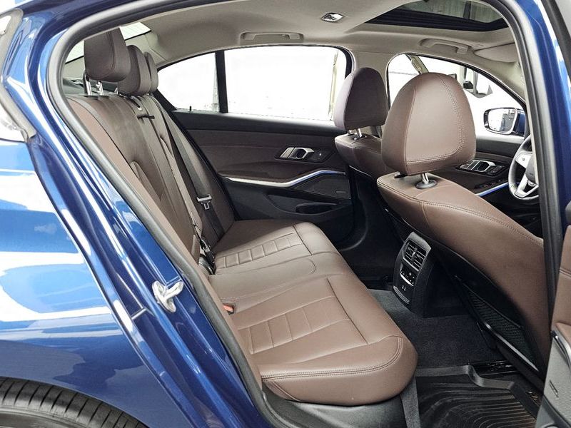2021 BMW 3 Series 320i Luxury photo 12