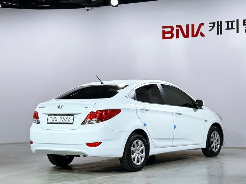 2012 Hyundai Accent Diesel 1.6 VGT Luxury photo 2