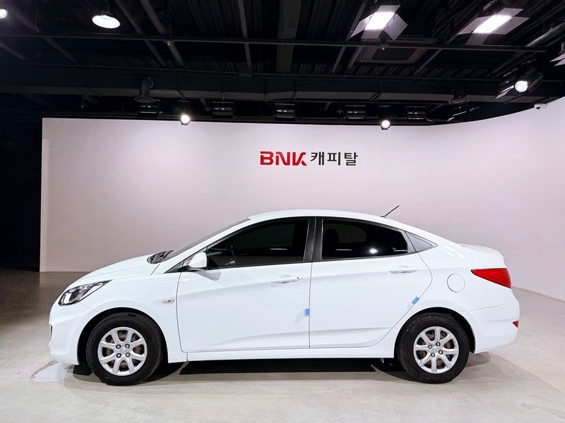 2012 Hyundai Accent Diesel 1.6 VGT Luxury photo 3